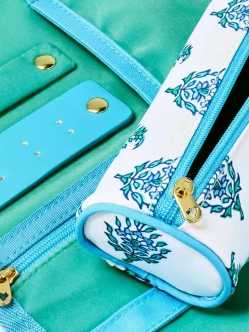 💙✨ Roller Rabbit x Target Bouquet Soft Roll Jewelry Case Blue – NWT ✨💙